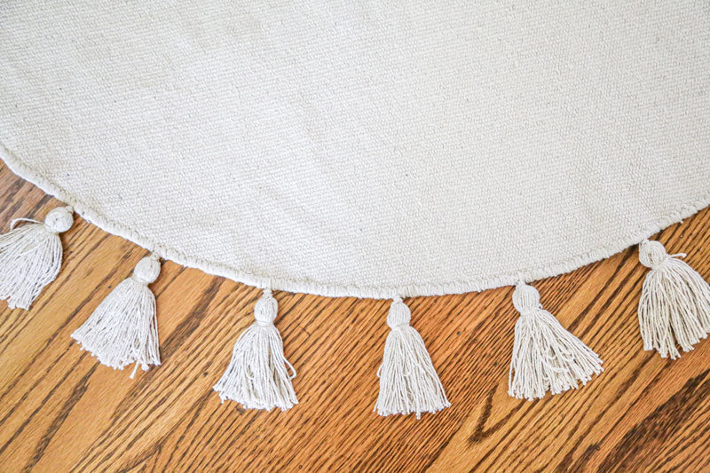 If you are looking for a Boho Canvas Tree Skirt online, Shop with Alma Home & Vintage. For any questions, reach out to our team of experts.